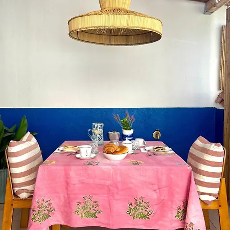 Sustai Bed & Breakfast