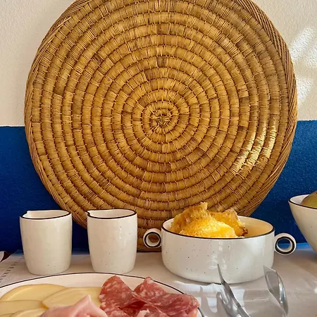 Sustai Bed & Breakfast 3*