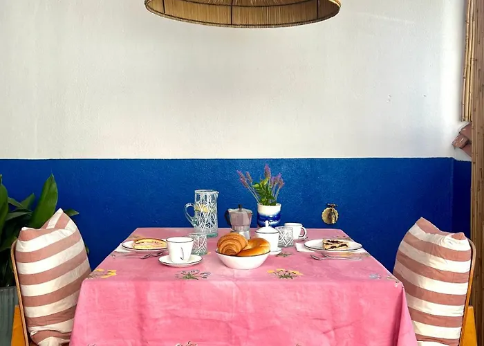 Sustai Bed and breakfast